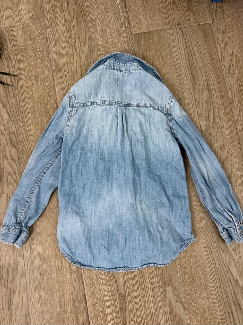 Gap Denim Kids Size S Light Wash Blue Long Sleeve Collared Button-Up Shirt